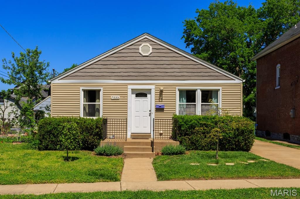 7533 Woodland Avenue, St Louis, MO 63143