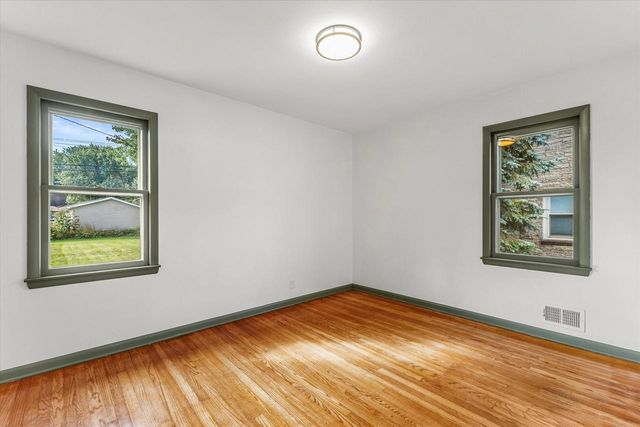 7921 W Whitaker AVENUE, Greenfield, WI 53220