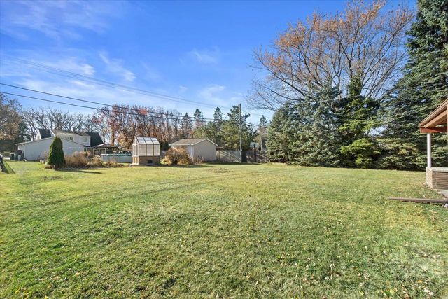 7921 W Whitaker AVENUE, Greenfield, WI 53220