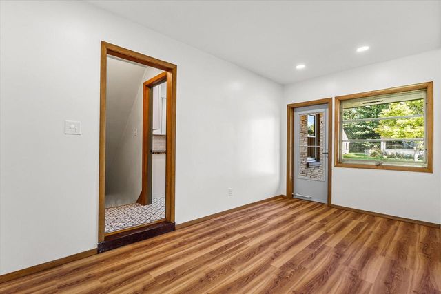7921 W Whitaker AVENUE, Greenfield, WI 53220