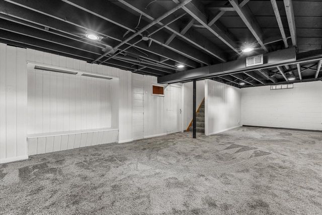 7921 W Whitaker AVENUE, Greenfield, WI 53220