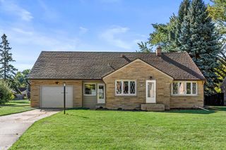 7921 W Whitaker AVENUE, Greenfield, WI 53220
