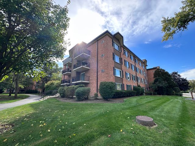 1217 S Old Wilke Road 110, Arlington Heights, IL 60005