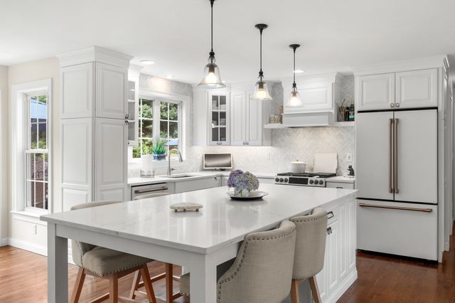 72 Alpine Way, Tyngsborough, MA 01879