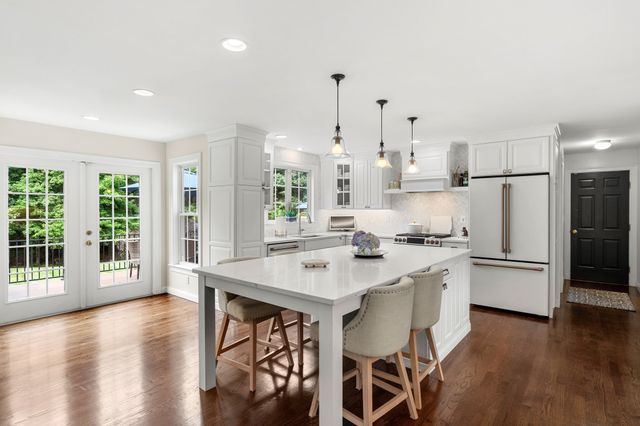72 Alpine Way, Tyngsborough, MA 01879