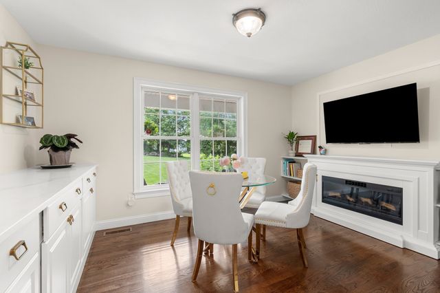72 Alpine Way, Tyngsborough, MA 01879