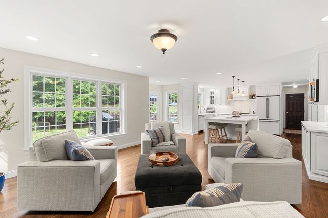 72 Alpine Way, Tyngsborough, MA 01879