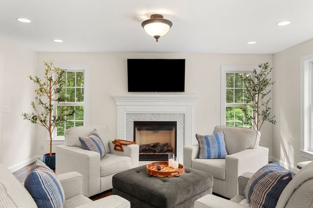 72 Alpine Way, Tyngsborough, MA 01879
