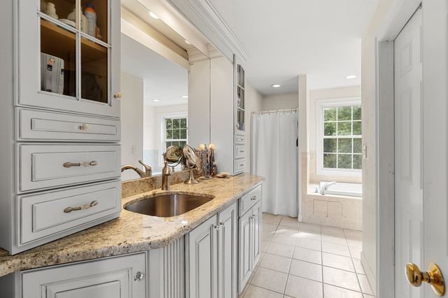 72 Alpine Way, Tyngsborough, MA 01879