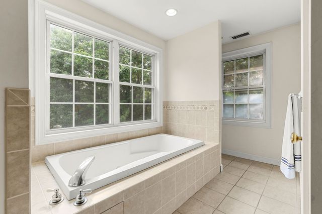 72 Alpine Way, Tyngsborough, MA 01879
