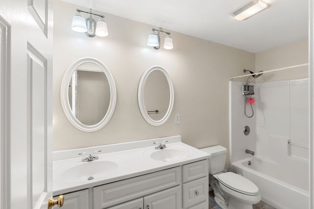 72 Alpine Way, Tyngsborough, MA 01879