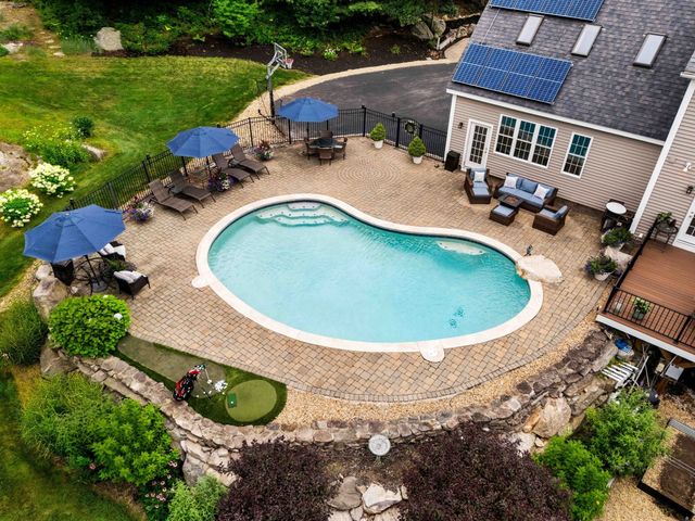 72 Alpine Way, Tyngsborough, MA 01879