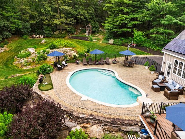 72 Alpine Way, Tyngsborough, MA 01879