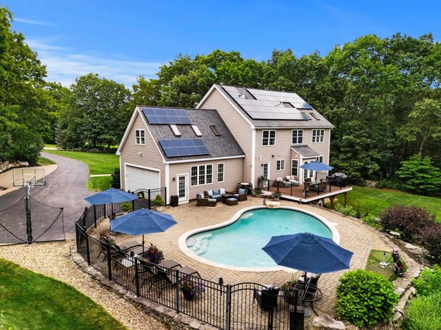 72 Alpine Way, Tyngsborough, MA 01879