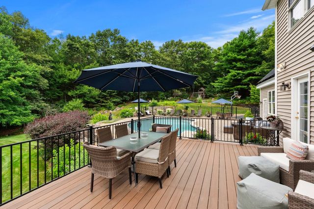 72 Alpine Way, Tyngsborough, MA 01879