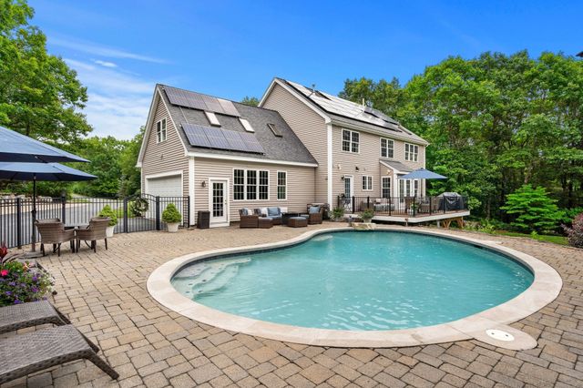 72 Alpine Way, Tyngsborough, MA 01879