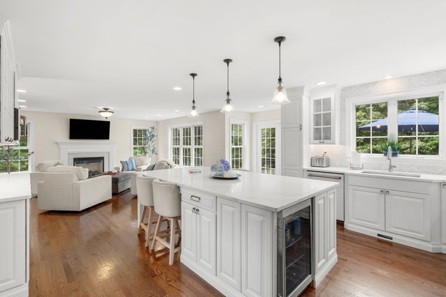 72 Alpine Way, Tyngsborough, MA 01879