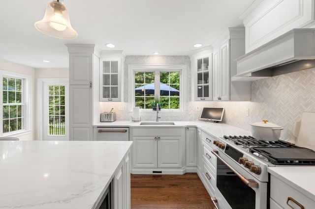 72 Alpine Way, Tyngsborough, MA 01879