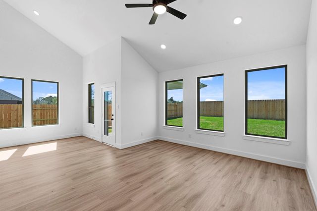 320 Legacy Point Drive, Sealy, TX 77474