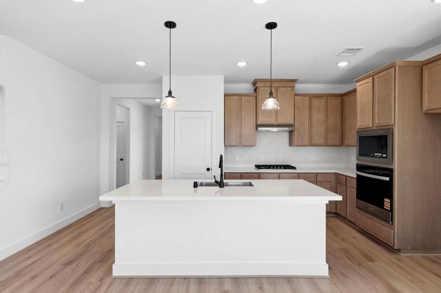 320 Legacy Point Drive, Sealy, TX 77474