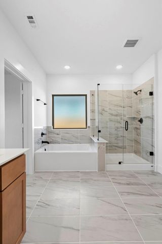 320 Legacy Point Drive, Sealy, TX 77474