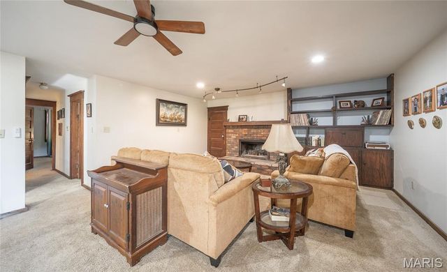 13748 Private Drive 3625, St James, MO 65559