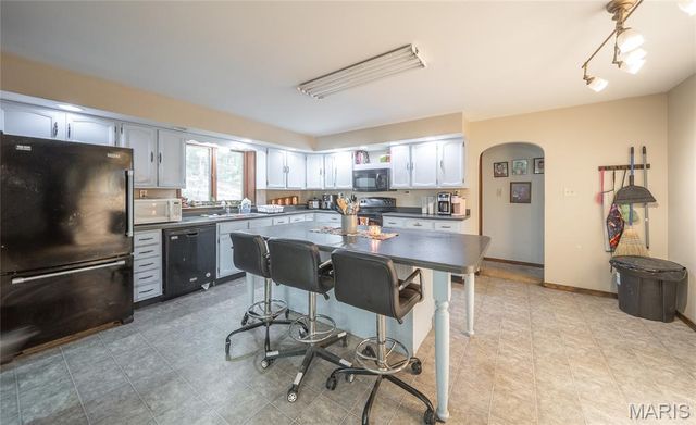 13748 Private Drive 3625, St James, MO 65559