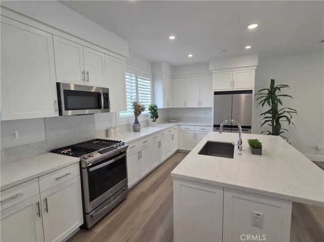 121 Placemark, Irvine, CA 92614