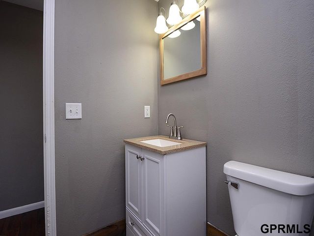 649 S 19th Avenue, Omaha, NE 68102