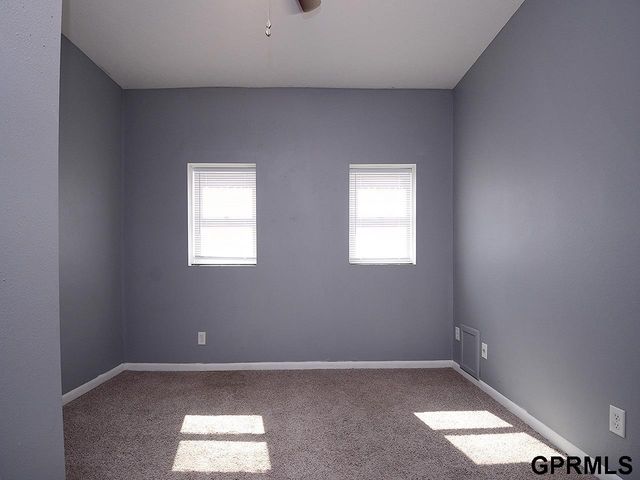 649 S 19th Avenue, Omaha, NE 68102
