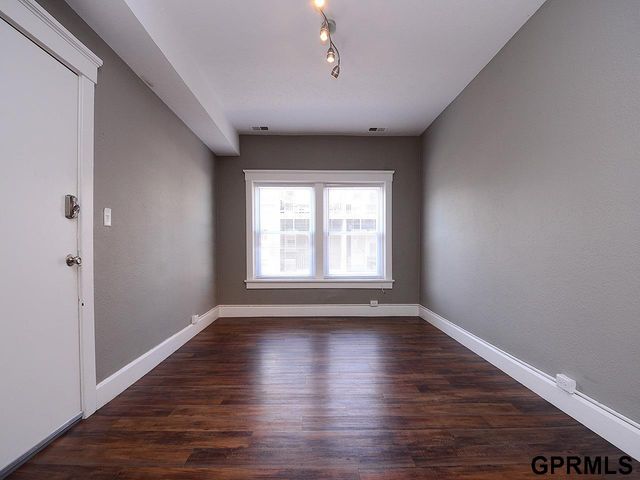 649 S 19th Avenue, Omaha, NE 68102