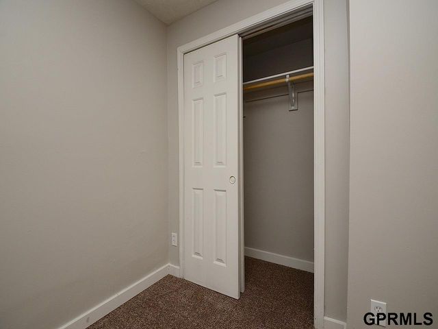 649 S 19th Avenue, Omaha, NE 68102