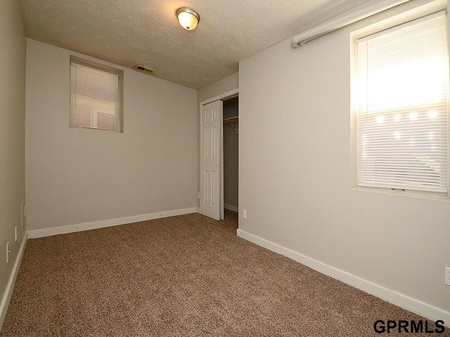 649 S 19th Avenue, Omaha, NE 68102