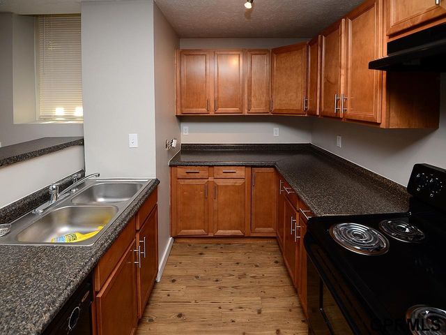 649 S 19th Avenue, Omaha, NE 68102