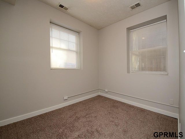 649 S 19th Avenue, Omaha, NE 68102