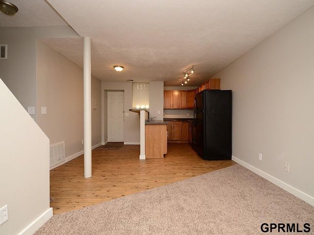 649 S 19th Avenue, Omaha, NE 68102