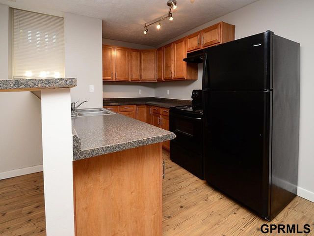 649 S 19th Avenue, Omaha, NE 68102