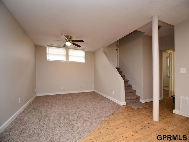 649 S 19th Avenue, Omaha, NE 68102