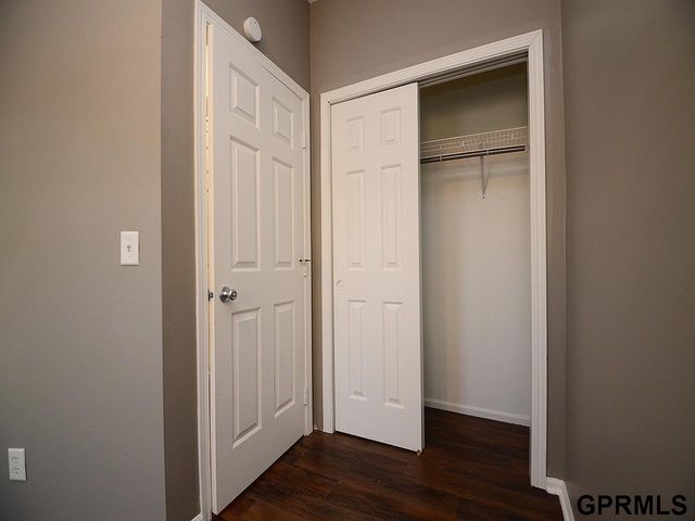 649 S 19th Avenue, Omaha, NE 68102