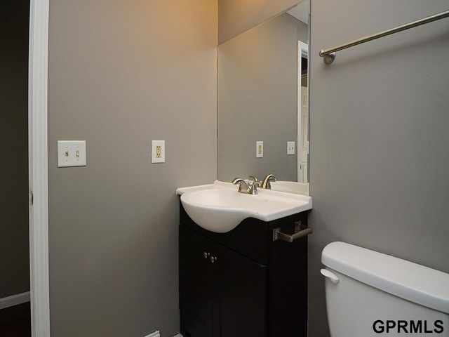 649 S 19th Avenue, Omaha, NE 68102