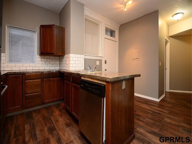 649 S 19th Avenue, Omaha, NE 68102