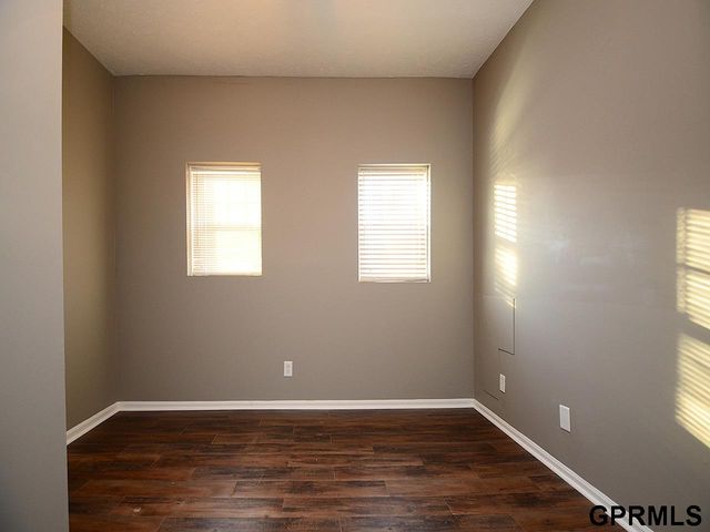 649 S 19th Avenue, Omaha, NE 68102