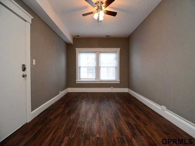 649 S 19th Avenue, Omaha, NE 68102