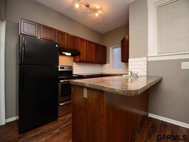 649 S 19th Avenue, Omaha, NE 68102