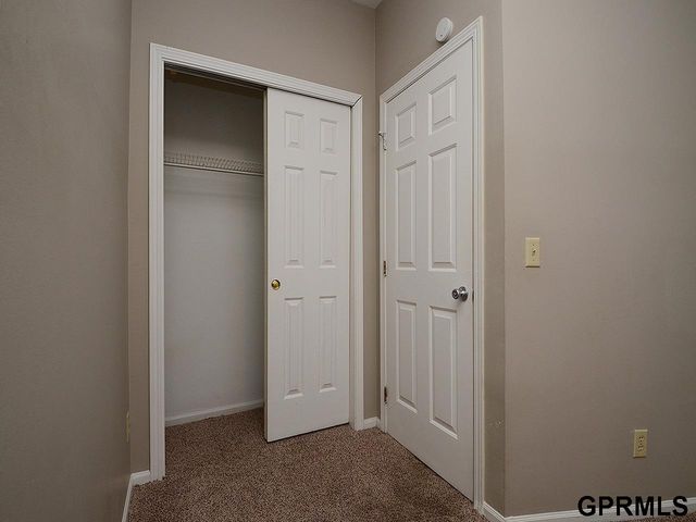 649 S 19th Avenue, Omaha, NE 68102