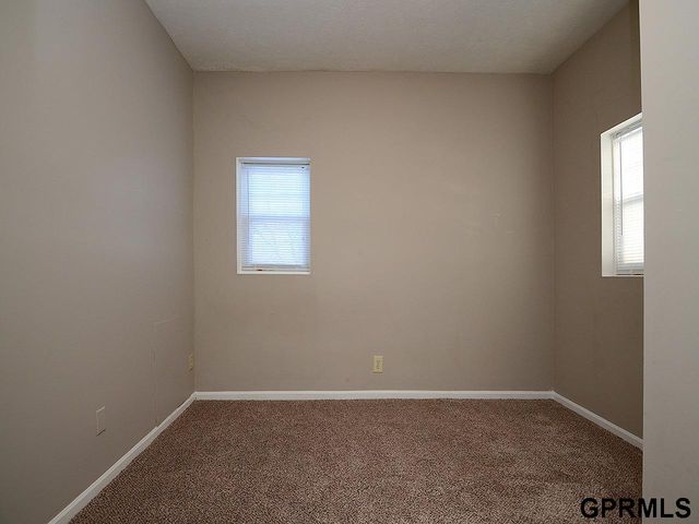 649 S 19th Avenue, Omaha, NE 68102