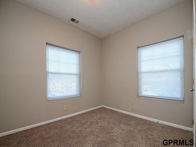 649 S 19th Avenue, Omaha, NE 68102