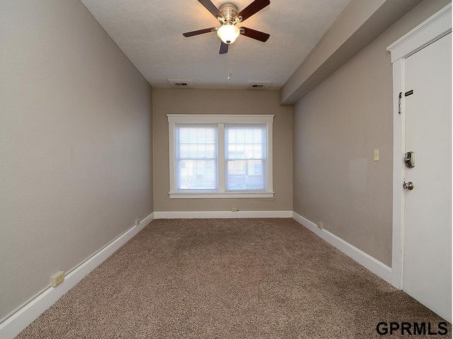 649 S 19th Avenue, Omaha, NE 68102
