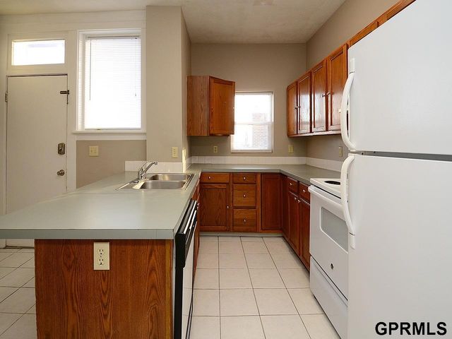 649 S 19th Avenue, Omaha, NE 68102