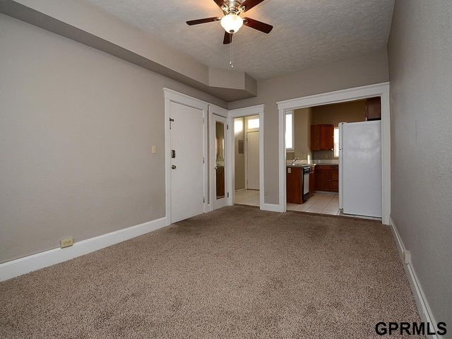 649 S 19th Avenue, Omaha, NE 68102